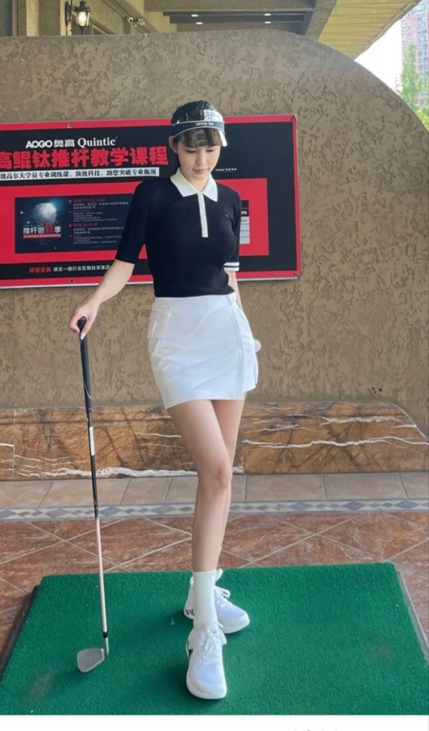 Preppy Black and White Contrast Look