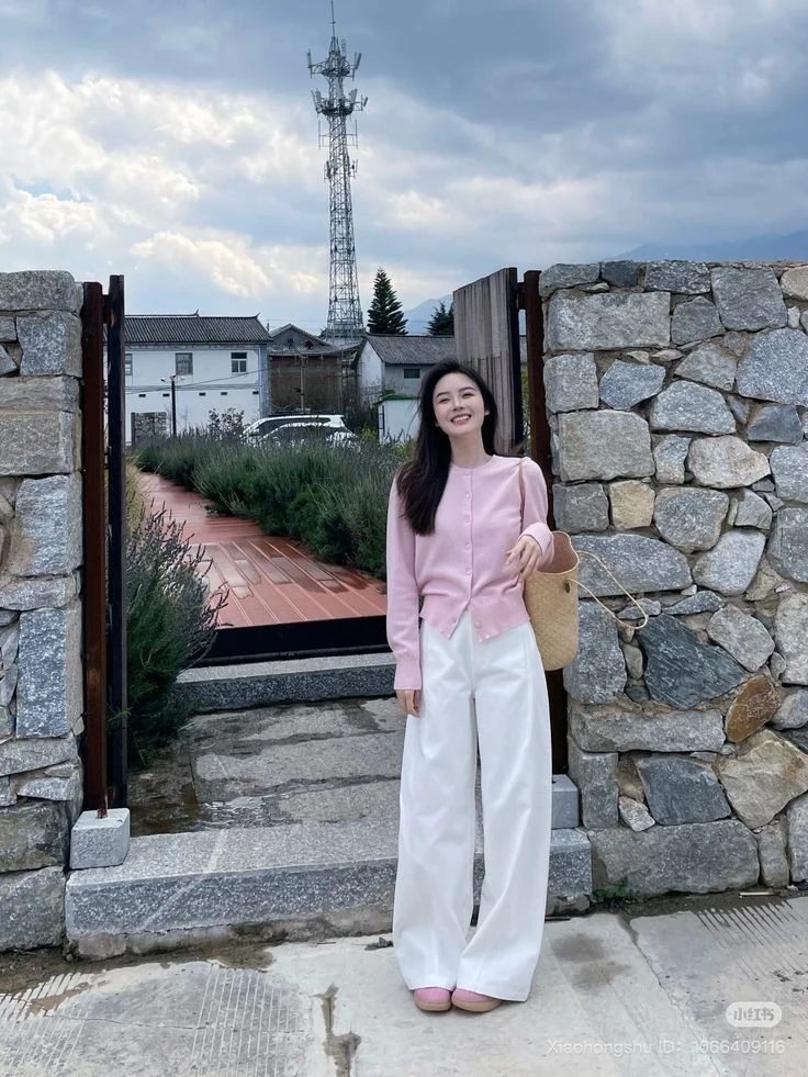 Soft Pink Cardigan with Wide-Leg Whites