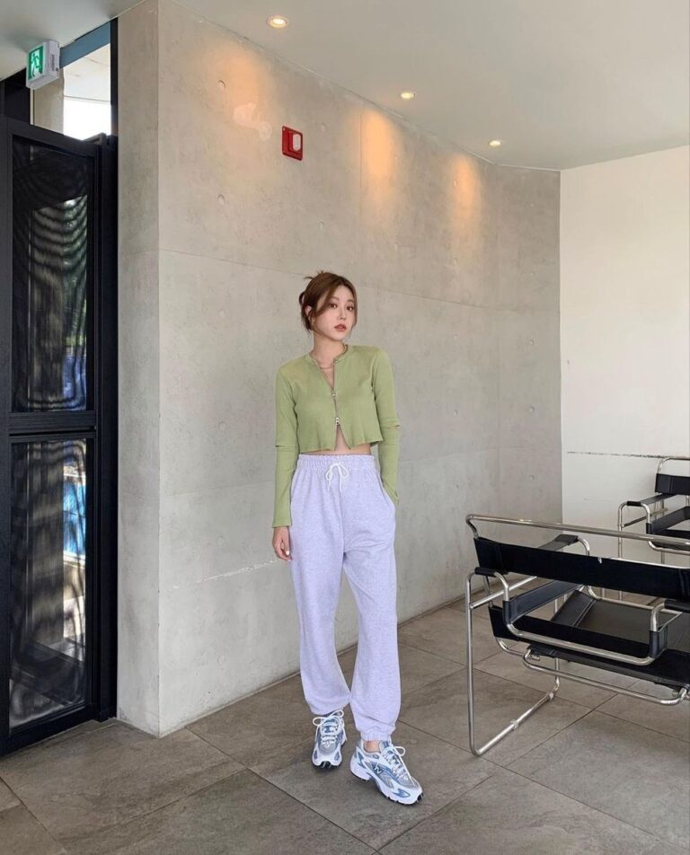 Cropped Cardigan with Pastel Joggers