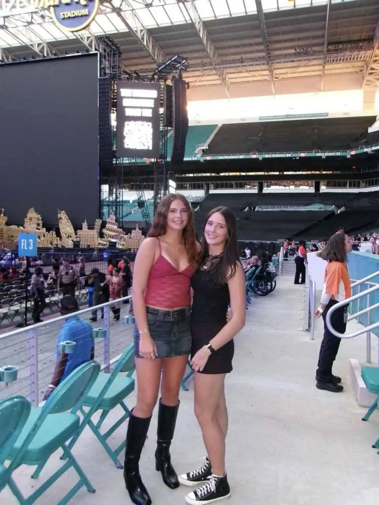 Chic Contrasts: Edgy Meets Casual